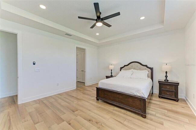 Building Photo - 18530 Midsummer Pl