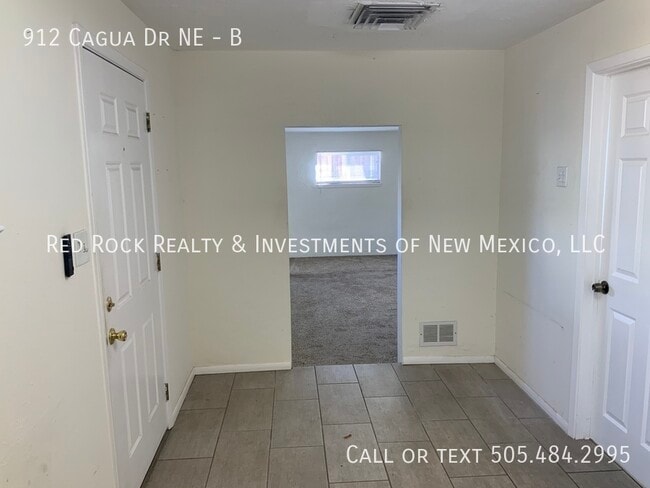 Building Photo - 912 Cagua Dr NE