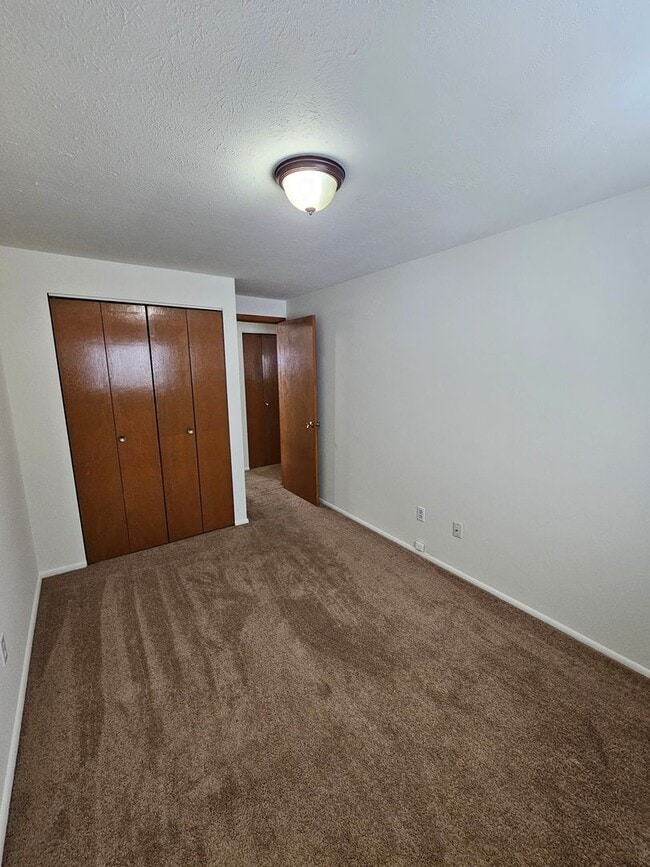 Building Photo - 3 Bedroom For Rent in Seven Hills