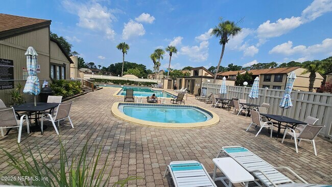 Building Photo - 7767 Las Palmas Way