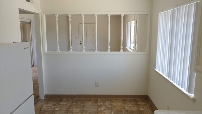 Building Photo - 2813-2819 N. West Ave 4-Plex - 611