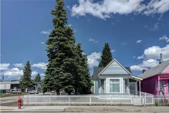Building Photo - 916 Poplar St