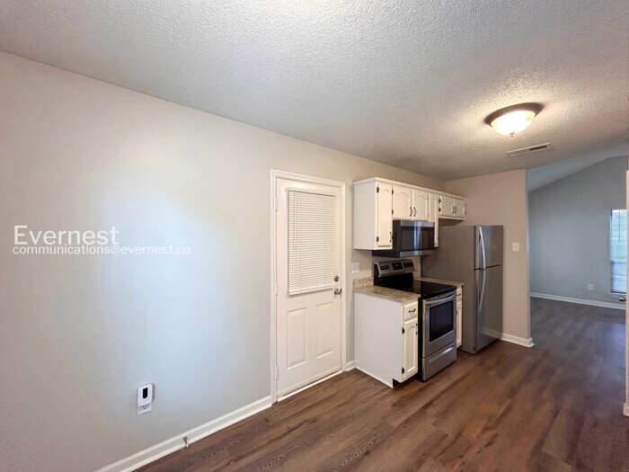 Building Photo - 6832 Maury Dr