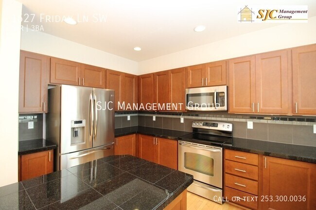 Building Photo - 1627 Friday Ln SW