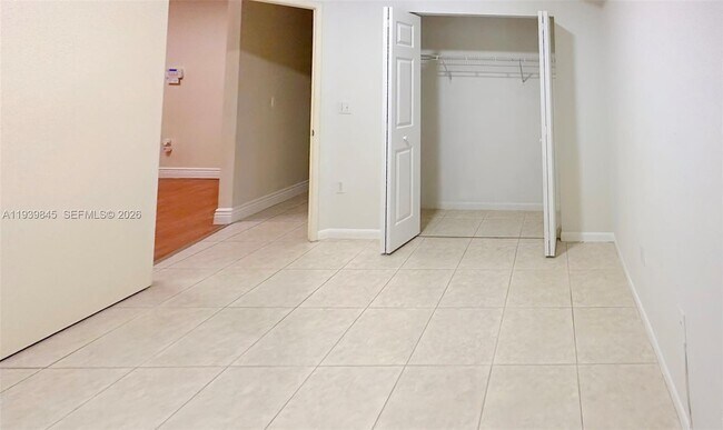 Building Photo - 6928 SW 39th St