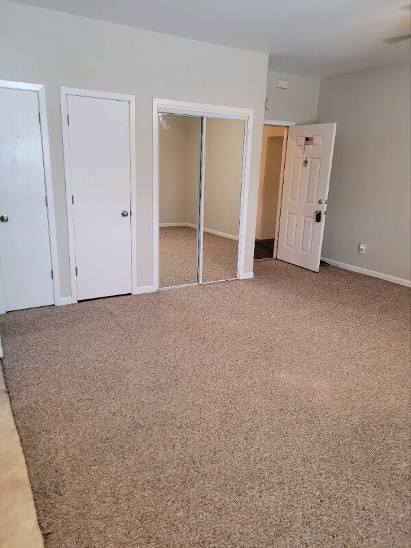 Building Photo - 351 Chicago Rd