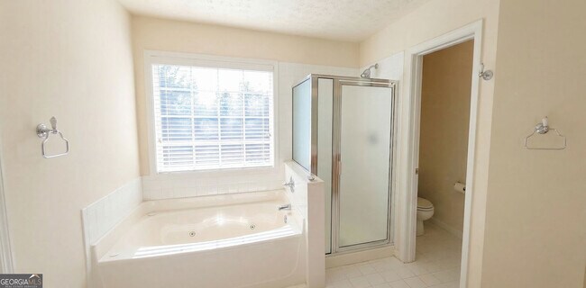 Building Photo - 838 Pond View Ct