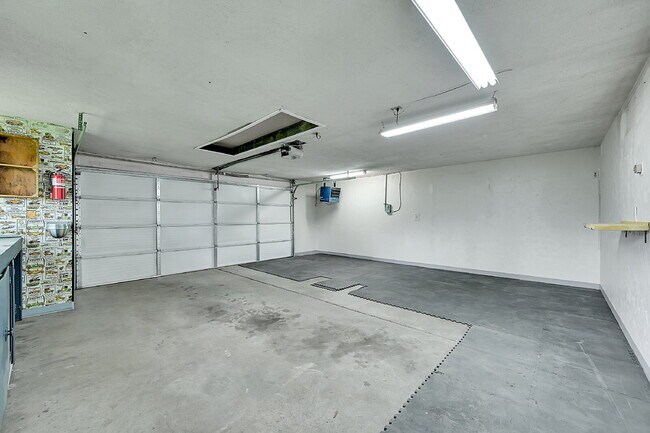 Building Photo - $2,300.00 - 2 Beds, 1 Bath, Single Family ...