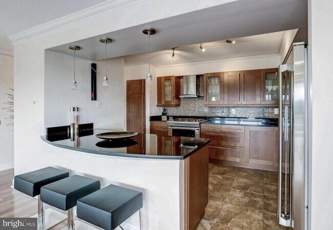 Building Photo - 1300 Army Navy Dr