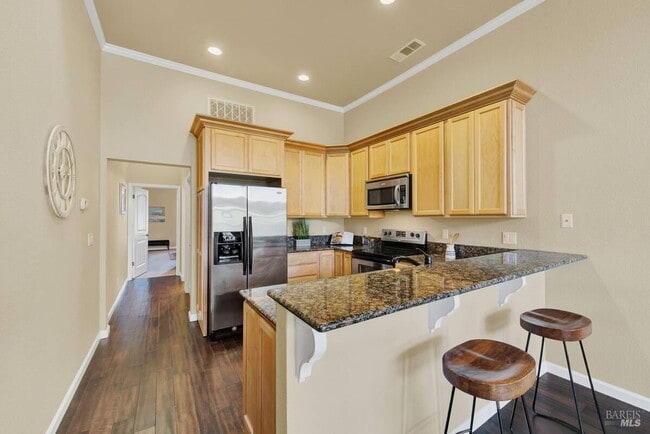 Building Photo - 528 Main St