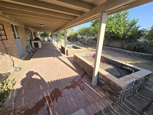 Building Photo - 7932 E Rosewood St