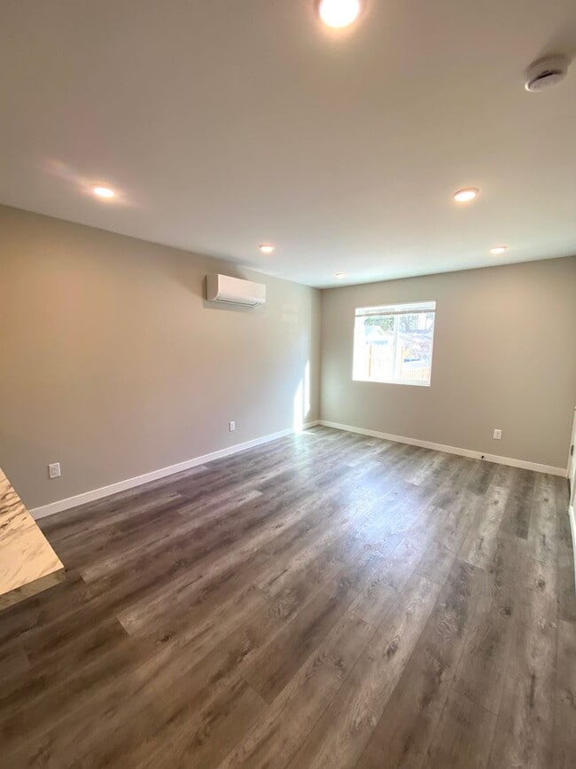 Building Photo - Newly Built 1 Bed, 1 Bath House with AC!