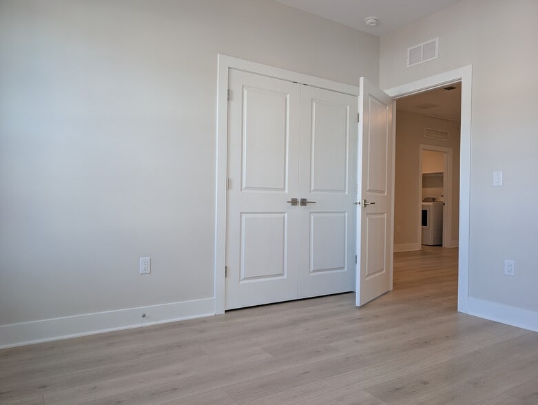 Building Photo - 3703 Jordan Dr