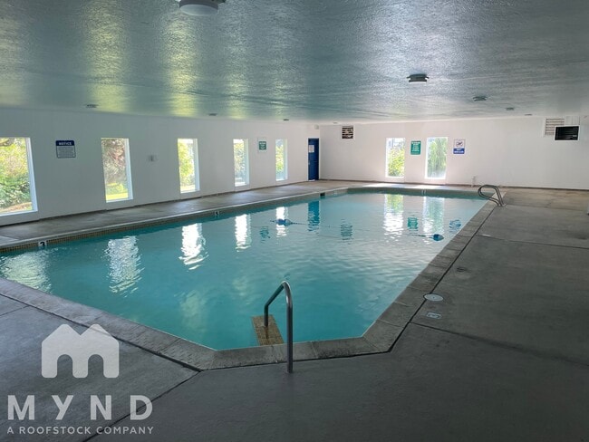 Building Photo - 200 SW Florence Ave