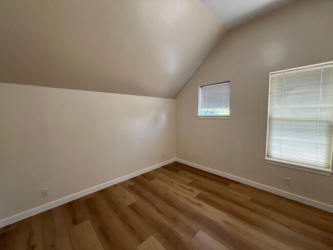 Building Photo - Ash Creek 409