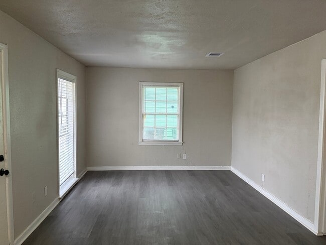 Building Photo - 5322 Pershing St