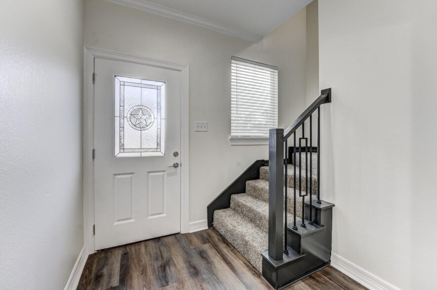 Building Photo - 410 N 4th St