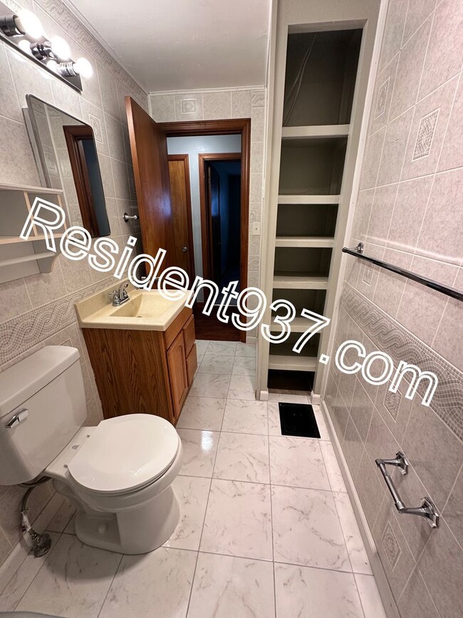 Building Photo - 3 Bed 1 Bath Home