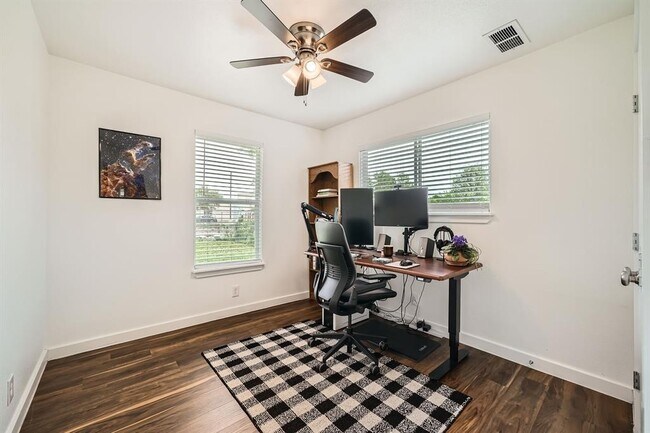 Building Photo - 9705 Oriole Dr