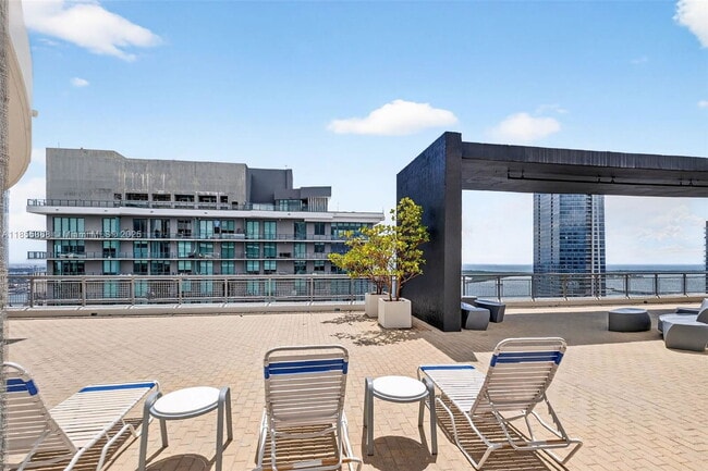 Building Photo - 60 SW 13th St