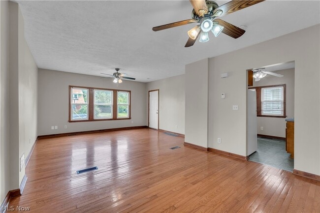 Building Photo - 1460 E 204th St