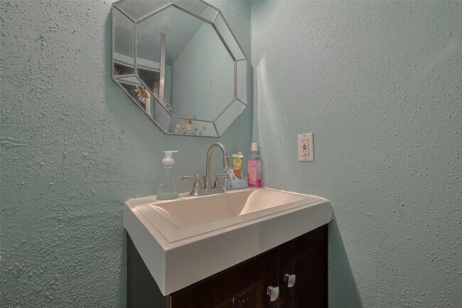 Building Photo - 13610 Sunswept Way