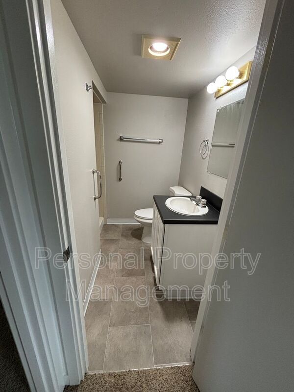 Building Photo - 525 NW 10th Ave