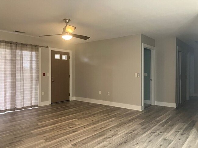 Building Photo - Behrell Condo