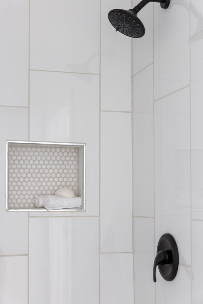 Building Photo - Charming + Modern Highland Park Home - 3 Beds, 2 Baths, Fenced Yard, + Plenty of Parking!