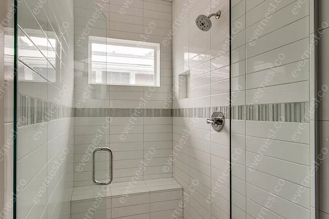 Building Photo - 3 bed / 3 bath home