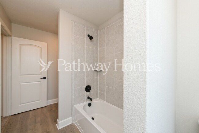 Building Photo - 623 Brookside Dr