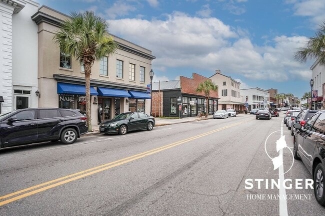 Building Photo - 700 Bay St