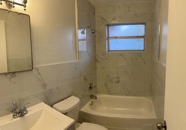 Building Photo - 2 Bedroom in Fort Lauderdale