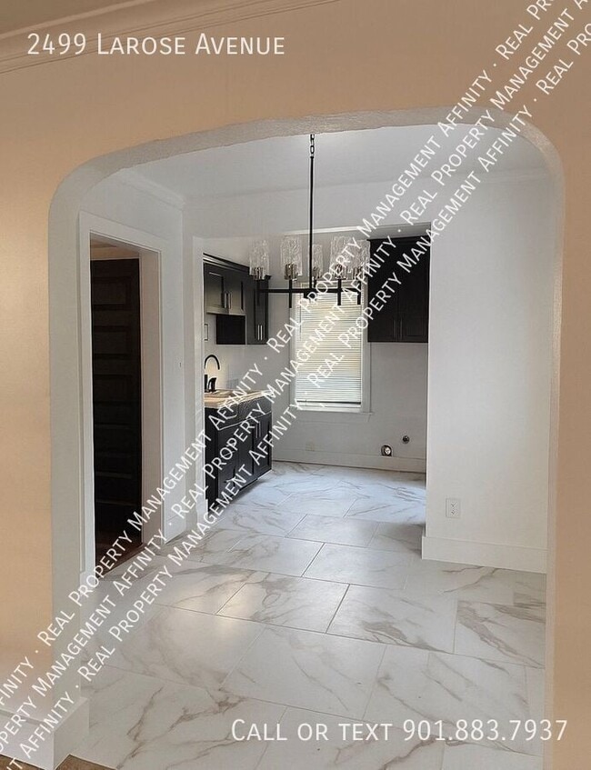 Building Photo - 2499 Larose Ave