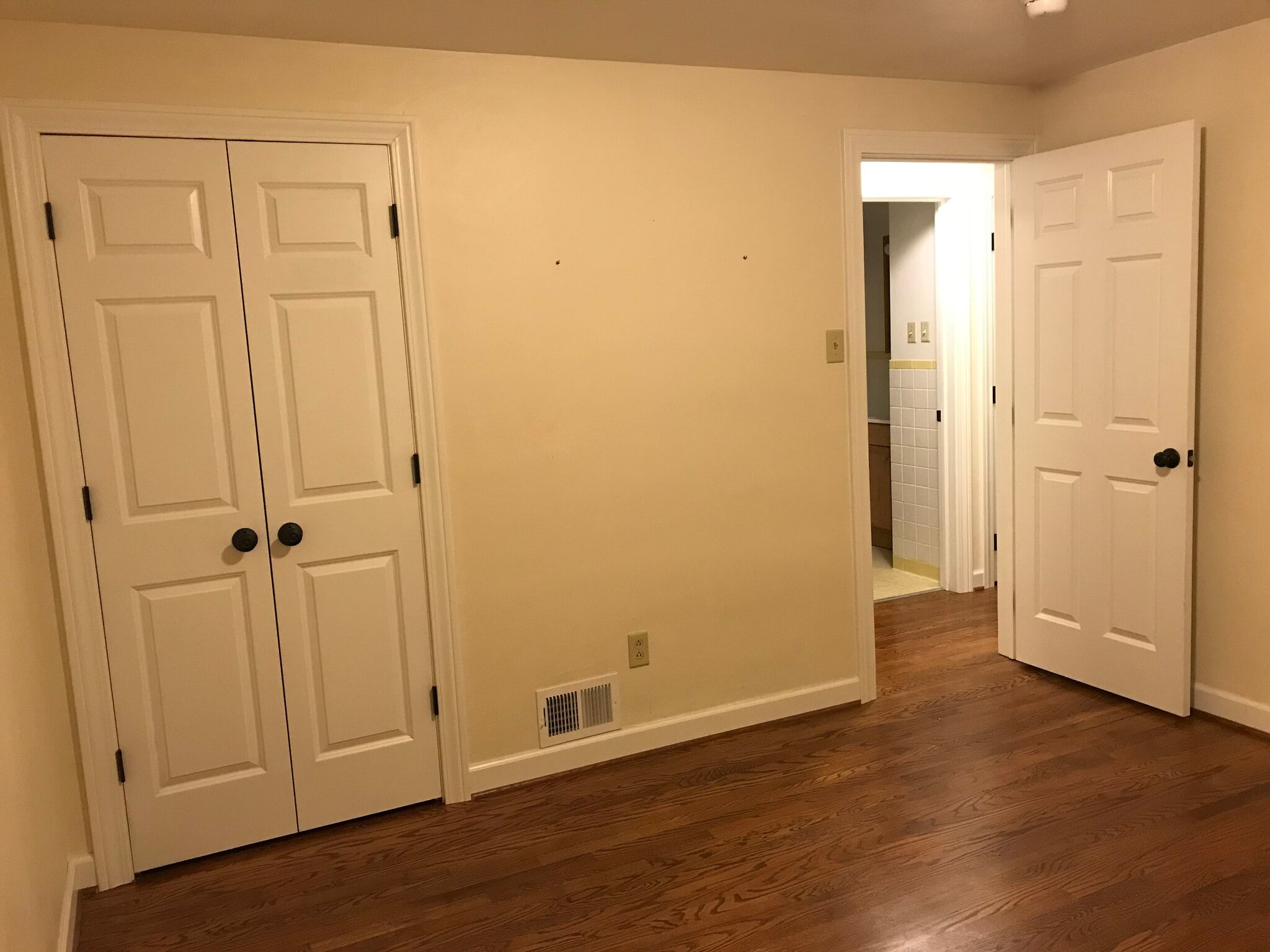 Building Photo - 563 Hickory Dr