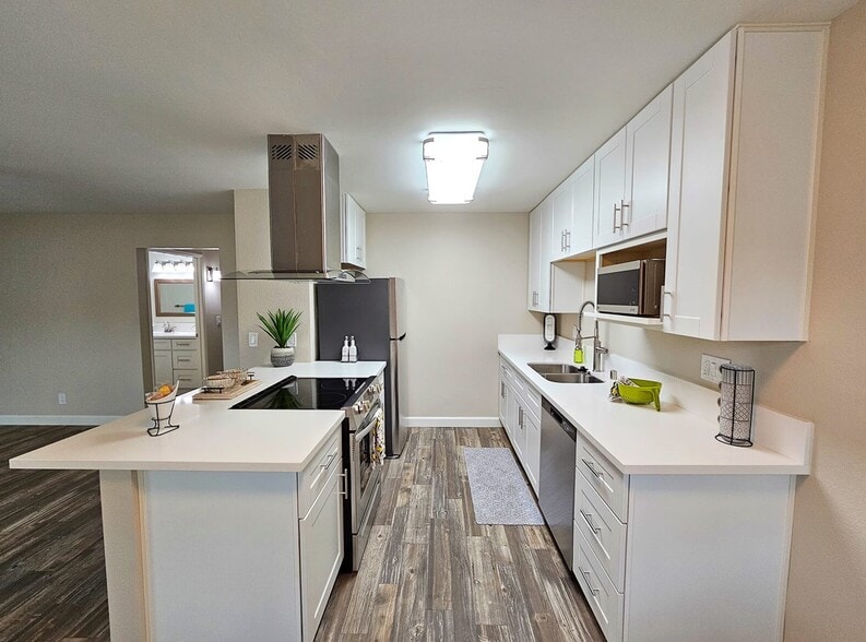 Building Photo - Parklane Apartments