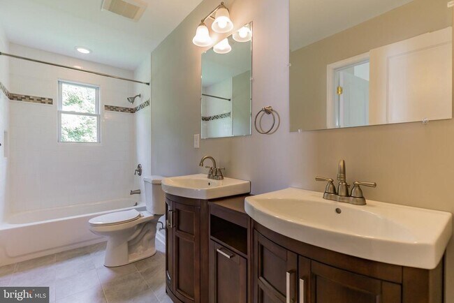 Building Photo - 6055 Dawn Dr
