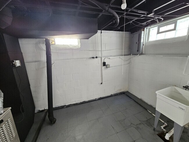 Building Photo - 13209 Liberty Ave