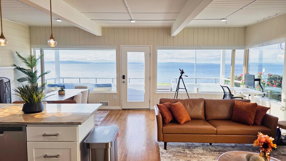 Building Photo - 1588 Alki Ave SW