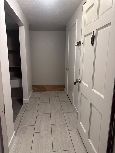 Building Photo - 610 Spencer Ct