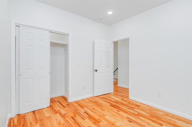 Building Photo - 85 Myrtle Ave