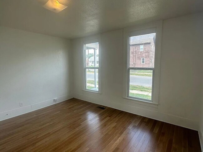 Building Photo - 404 S Marion St