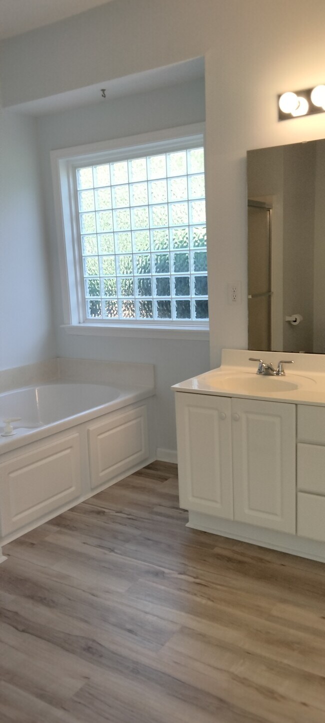 Building Photo - 294 Ravennaside Dr NW