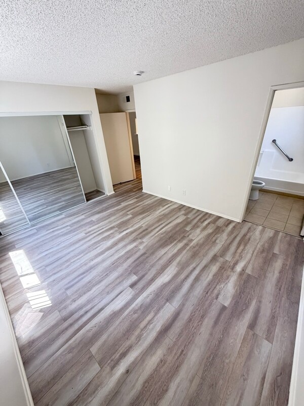 Building Photo - 15020 Burbank Blvd