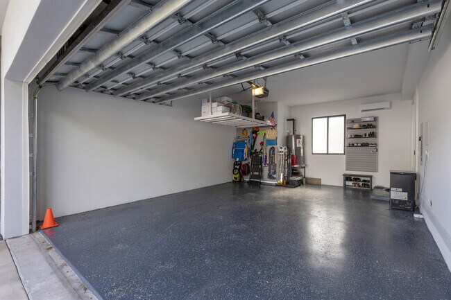 Building Photo - 704 SW 7th St