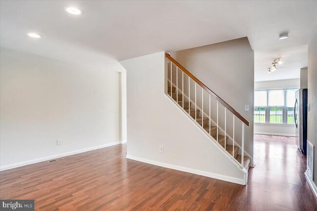 Building Photo - 8830 Thomas Lea Terrace