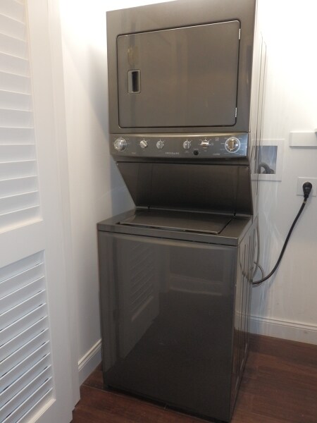 Building Photo - 36 Main St