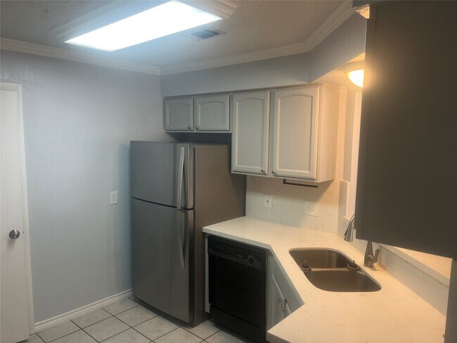 Building Photo - 13258 Bluff View Dr