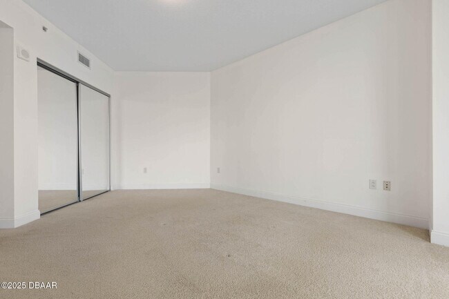 Building Photo - 231 Riverside Dr