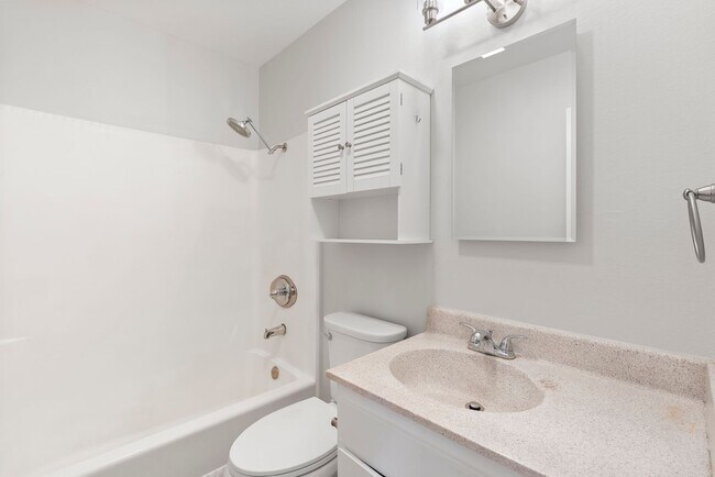 Building Photo - 6908 Camphor Ln